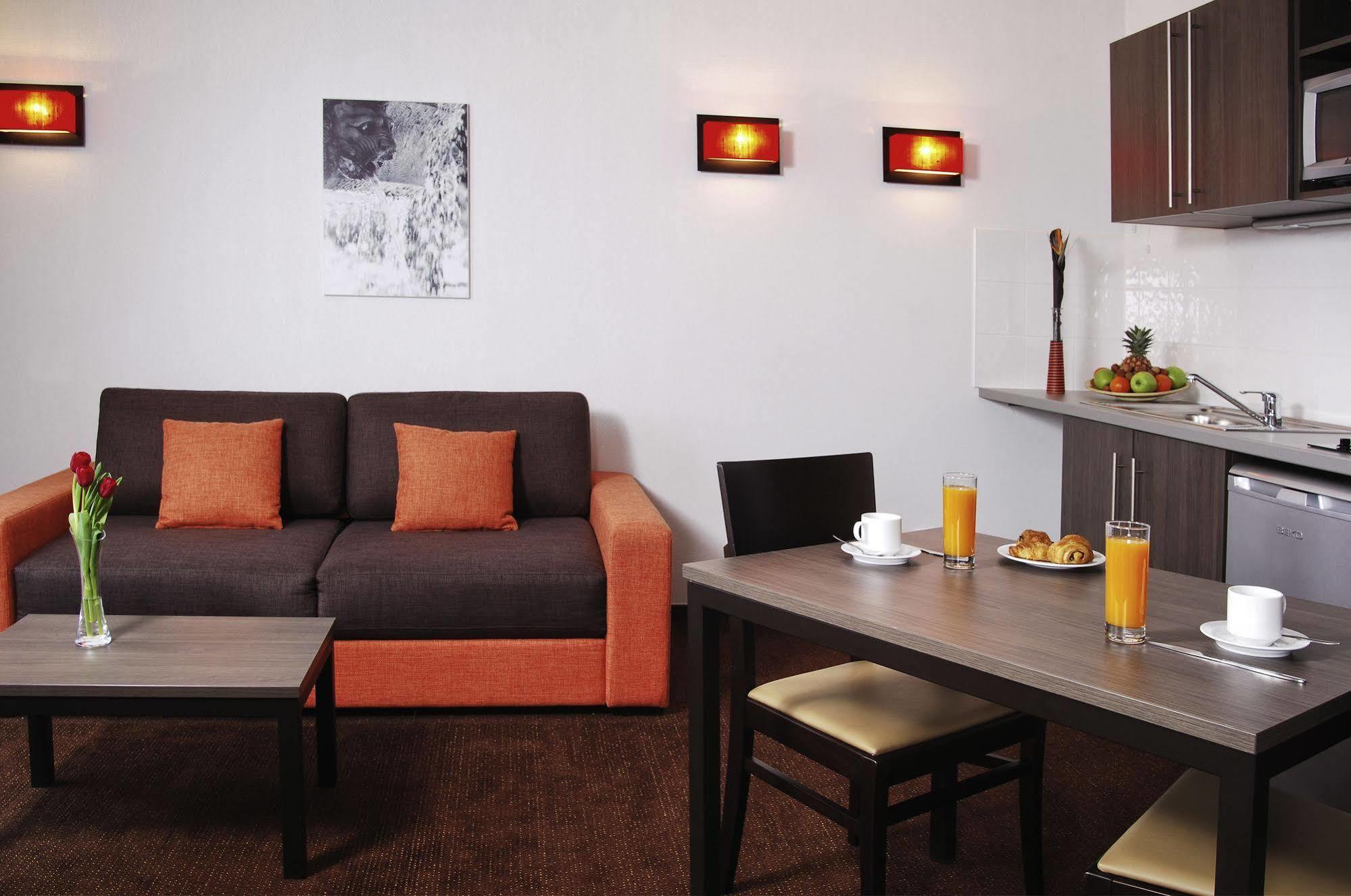 Comfort Aparthotel Nimes Centre Zimmer foto